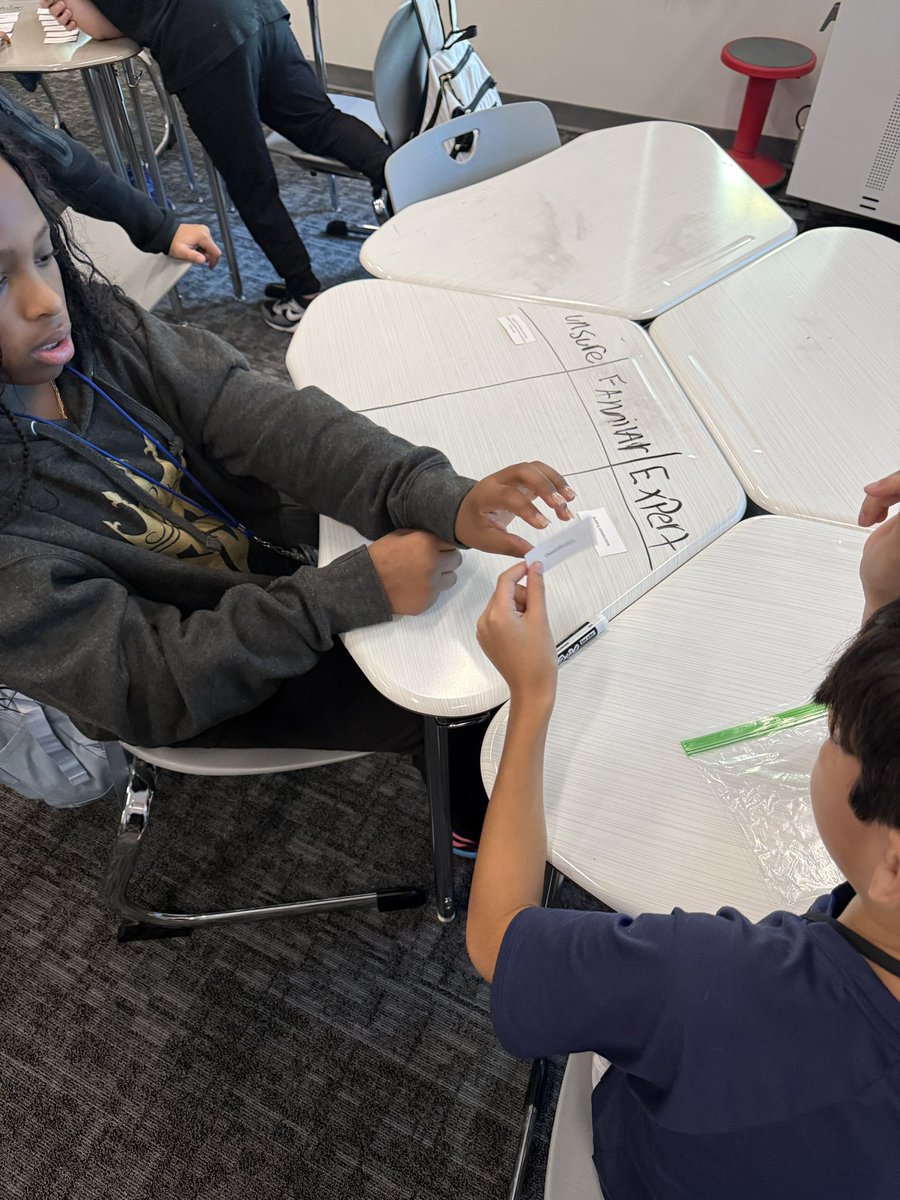Ms_Proulx's tweet photo. We practiced our favorite discourse strategy “World of Knowledge” in a group discussion about adaptations and modifications. Then students organized various examples while talking with their groups about what they know and aren’t so sure about! #ExploreB4Explain #KMSCougarPride https://t.co/syOqmumeUj