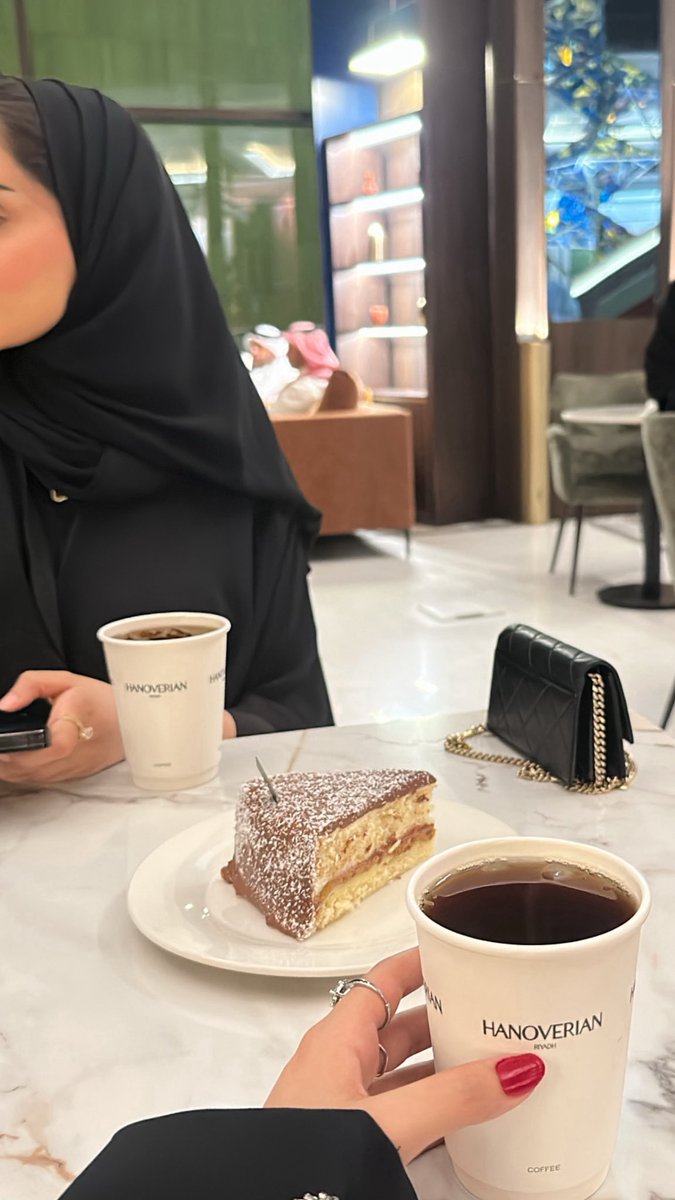 كل الأماكن معَك تستاهل العنّوه
  عزِيز وشوفَتك منوه❣️
