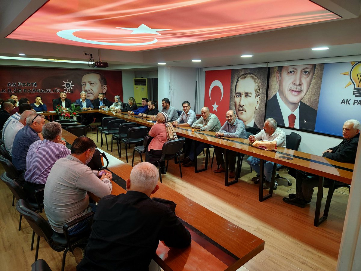 Muratgokcekaya's tweet photo. AK Parti Konak İlçe Başkanımız Sait Baştadaş'ın riyasetinde haftalık olağan yönetim toplantımızı gerçeklestirdik.
Toplantımızda ağırlıklı olarak,  5 Ekim Pazar Saat 14:00 'te Balçova Kaya Termal Otel'de gerçekleştireceğimiz Yerel Yönetimler Temalı  AK Parti İzmir İl Danışma Meclisimizin planlamasını  müzakere ettik.

Toplantımızın ve alınan kararların hayırlı olmasını diliyor, dava ve yol arkadaşlarıma gösterdikleri gayret için tüm kalbimle teşekkür ediyorum.