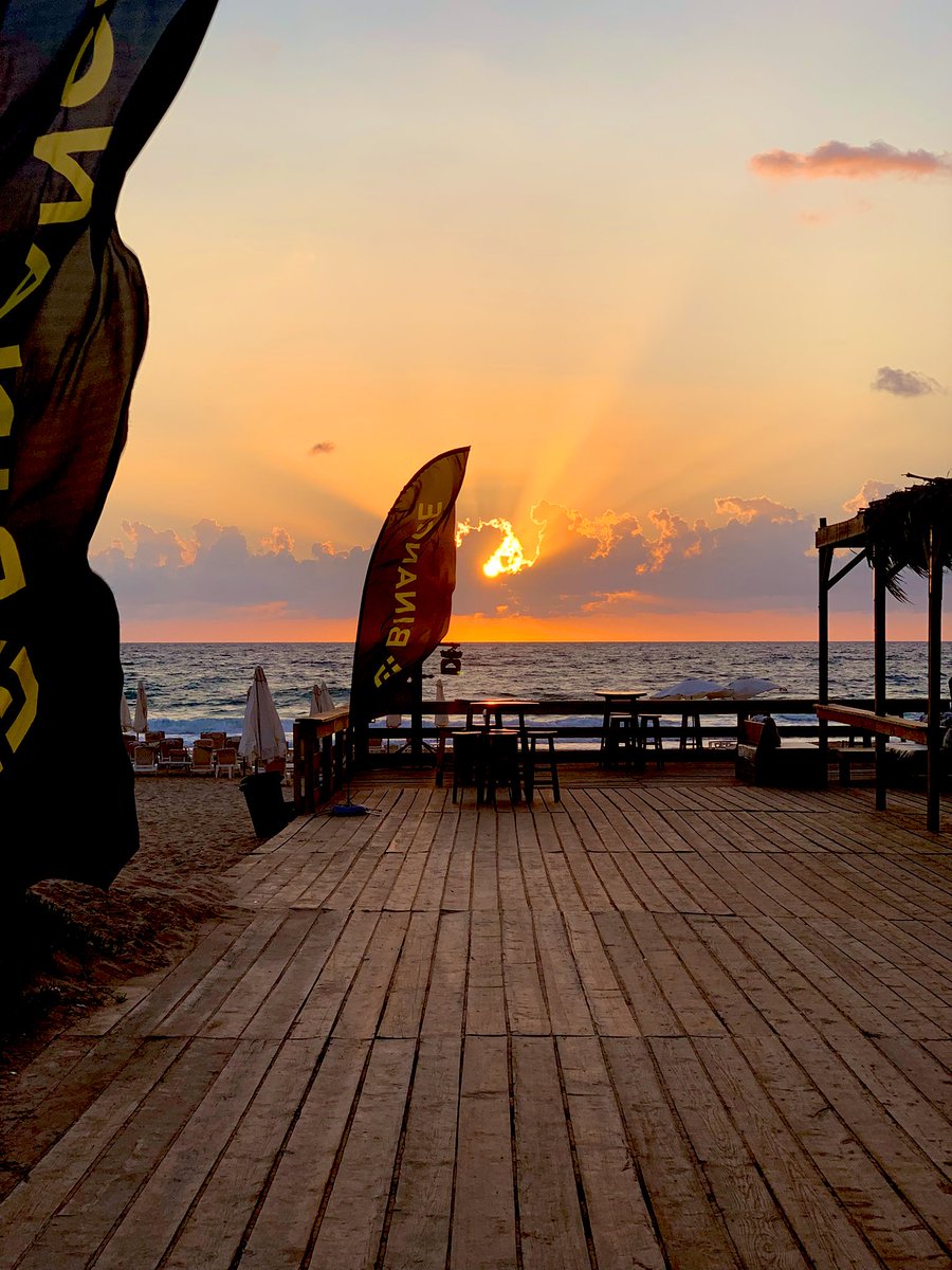 joey_awwad's tweet image. Let’s sunset and binance ✨ 
#Binance