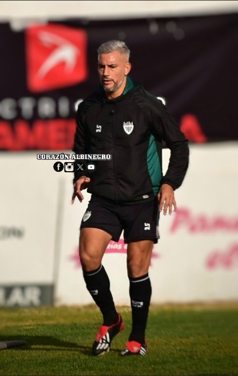 Yair Marin dejó de ser jugador Albinegro. ⬛⬜⬛
Así lo informó el Club Cipolletti en un comunicado.