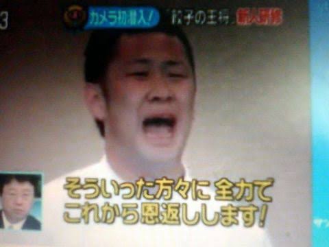 pondebekkio's tweet image. Q.氷河期世代の就活ってどのぐらいヤバかったの？

A.令和じゃ見向きもされないブラック業界である学校教師の倍率が20倍超え、飲食チェーンのパワハラ新人研修では若者が泣きながら『雇ってくれてありがとうございます！』と絶叫。
