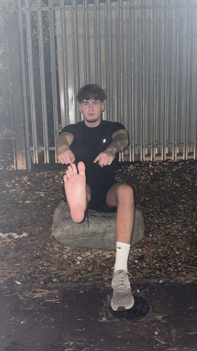 Get underneath these feet and serve your purpose f*g 😈