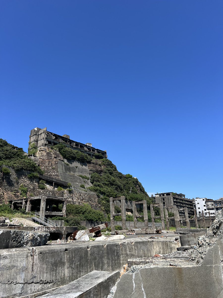 おはようございます٩( ᐛ )و
昨日長崎から帰り今日は会社の創立記念日でお休みになります🤩
でもまぁ会社には僕一人で行くんですけどね😅
昨日は長崎の軍艦島に上陸しました🙂
若い頃から軍艦島には行ってみたかったんです😃
ツアーガイドさんの喋り方がちょっと【郷ひろみ】さんみたいやったんです🤣