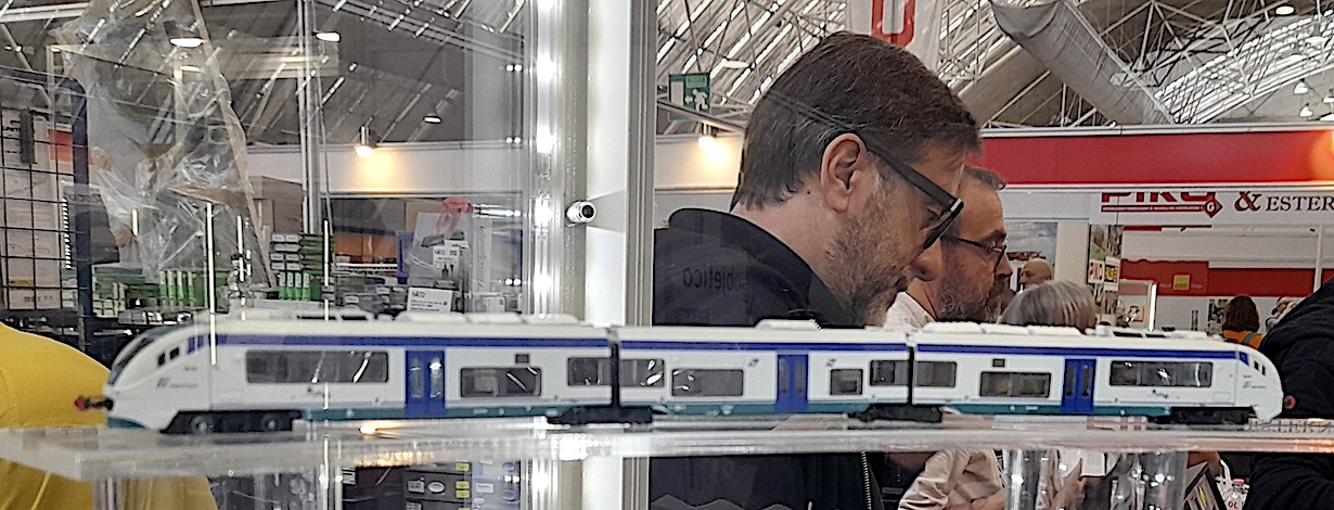 るりは 2025年モデル Ninja ZX-4R 適合マフラー情報 | TRICK STAR 製品