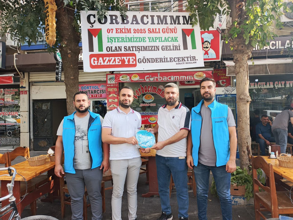 Çalışan Gençlik Koordinatörülüğü olarak 7 Ekim Aksa Tufanı'nın 2.yıl dönümünde FİLİSTİN HALKININ yanında yer aldıklarını göstermek için 7 Ekim günü tüm kazancını FİLİSTİN'E bağışlayacak olan esnaflarımızı ziyaret ettik.Bu davranışlarından dolayı esnaflarımızdan ALLAH razı olsun.