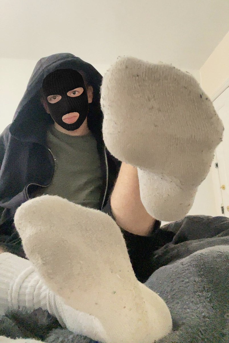 kammistress's tweet photo. venez renifler la puissance, elles sont bien daubantes après une bonne séance à la salle 🤢🤢 https://t.co/QhZOF78y6C