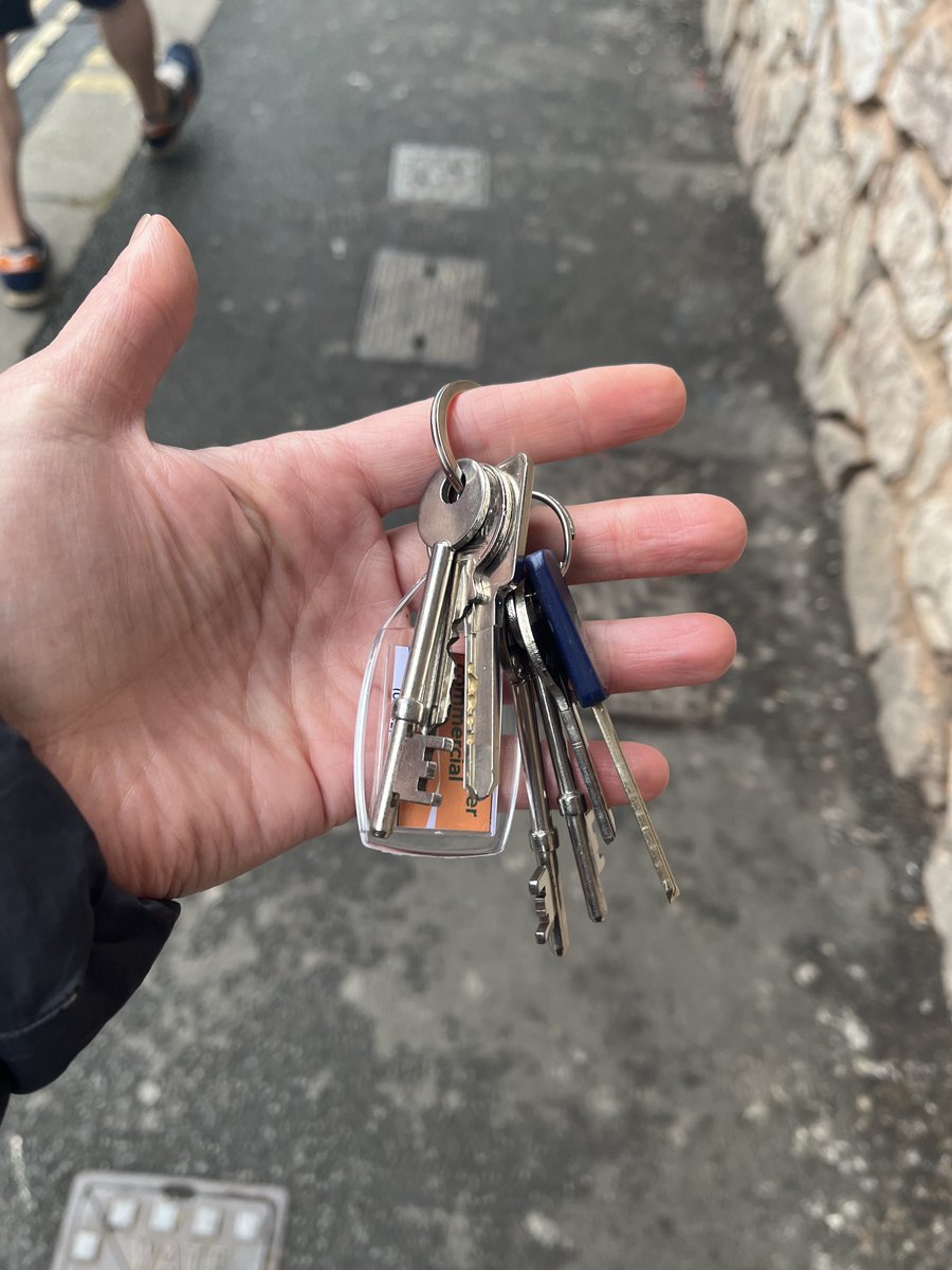 V&M Hair tweet media