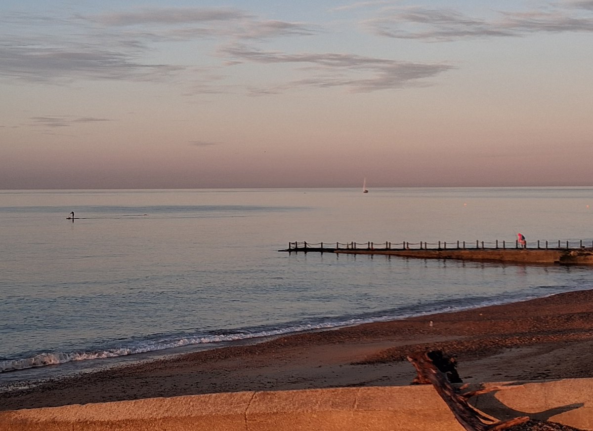 Actual colours at 7.19 this morning. Phone camera magnified to give the photo the look of a painting.