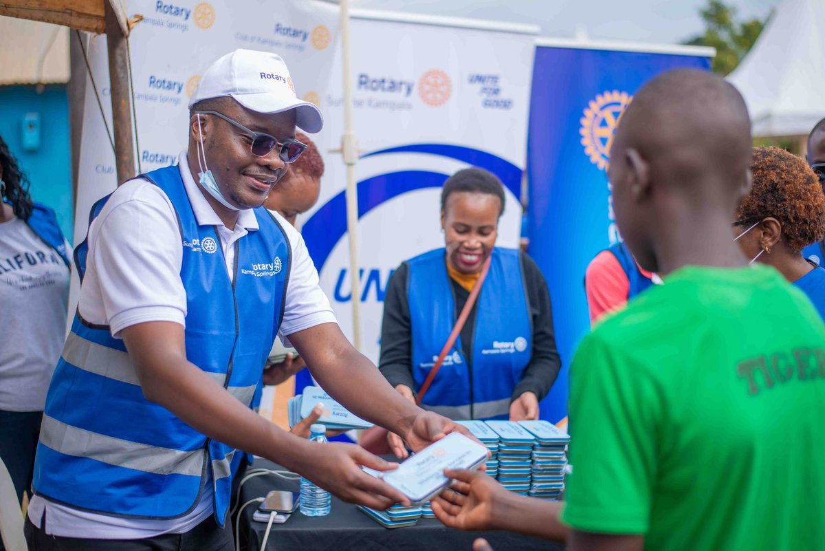 RotaryClubofSu2's tweet photo. Across Uganda, many P7 pupils face exams without even the basic tools like geometry sets.

During the #WeekOfImpact Joint Medical Camp, #empowered 135 candidates at Kalasa School with geometry sets + Success Cards.

More than stationery—it's hope &amp; confidence. 
#Sunrisers https://t.co/eX93uZz1lV