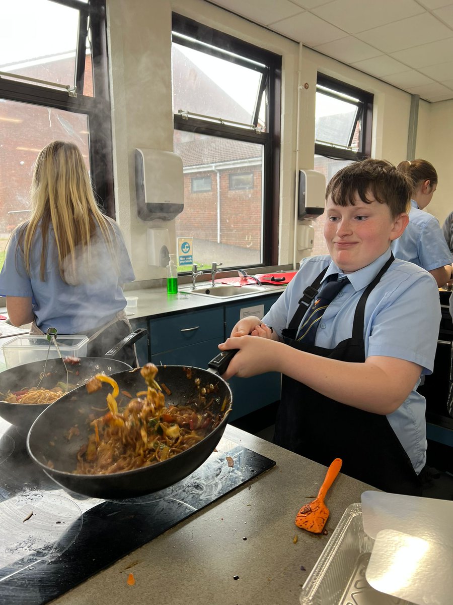 Year 9 demonstrated some excellent cooking skills today, they made stir fry in their food lesson with Mrs Lewis. 
Chef of the Day Award went to this young man Aiden  👏👏👏 #CyfarthfaFamily #TeuluCyfarthfa