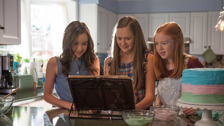 rantweetx's tweet image. Just add Magic (2015-2019):
When three friends discover a mysterious cookbook, they unlock recipes that create real magic. But each spell comes with unexpected consequences—and a deeper mystery tied to their town’s past. #justaddmagic