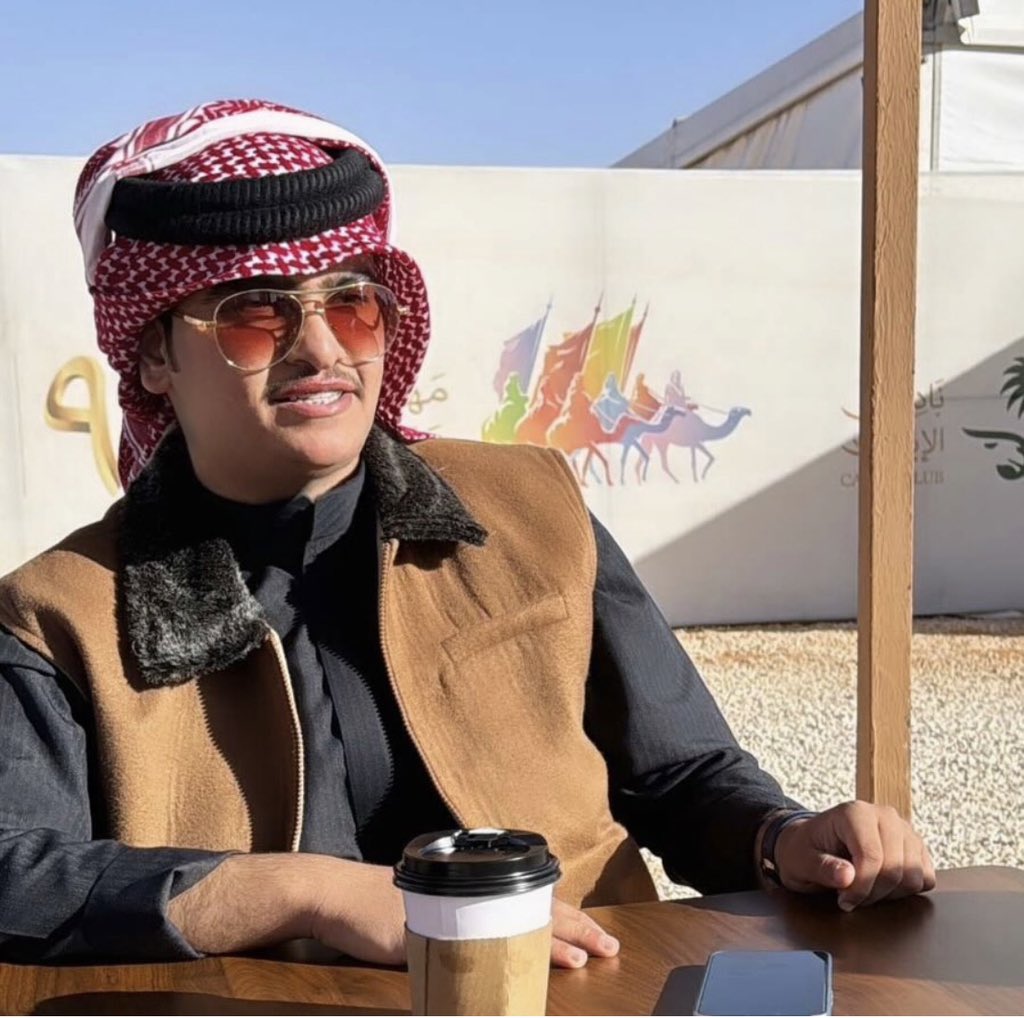 اليا خذاني الموت وابطيت فالنوم
( انا العضيدد الي دروبي دروببك )

راشد الهويدي