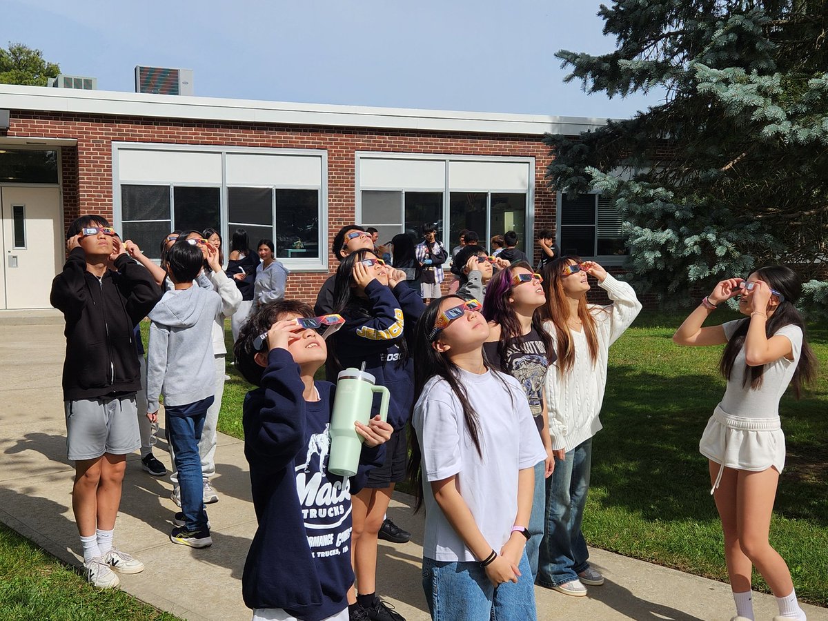 Observing the sun as a topic Phenomena in Earth and Space science <a href="/JerichoMS/">Jericho MS</a> <a href="/Jostroff2/">Janna Ostroff, Ed.D.</a>