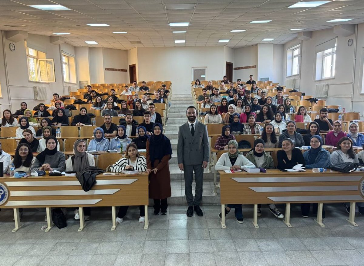 erzincanhukukk's tweet photo. Fiziki koşulları el vermeyen fakültemizde devam zorunluluğunu kabul etmiyoruz!!!

#ebyuhfyoklamadanvazgec https://t.co/Nbgs5amzIu