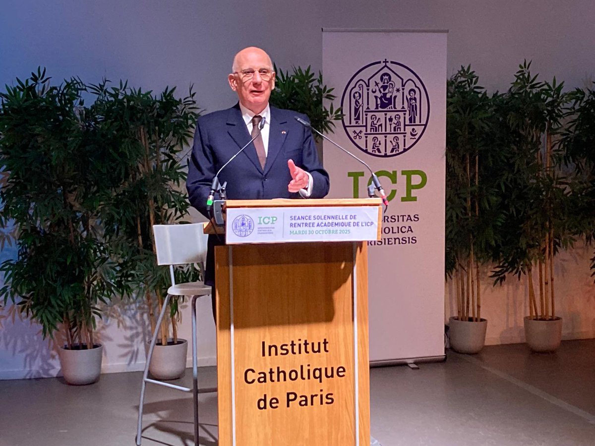 icp_officiel's tweet photo. En cette #rentrée #académique, nous avons l'honneur de recevoir ce soir Michel Zink de l'Académie Française, pour notre séance solennelle intitulée "1875 : 𝘈𝘱𝘳𝘦̀𝘴 𝘭𝘢 𝘥𝘦́𝘧𝘢𝘪𝘵𝘦, 𝘳𝘦𝘨𝘢𝘳𝘥𝘴 𝘴𝘶𝘳 𝘶𝘯 𝘱𝘰𝘦̀𝘮𝘦 𝘮𝘦́𝘥𝘪𝘦́𝘷𝘢𝘭" #150ans https://t.co/Rd6Nnh1LHU