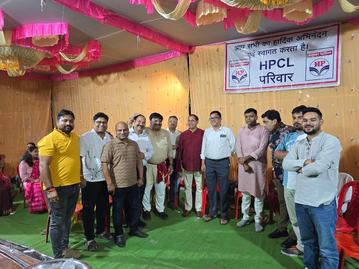 HPCL_Bilaspur's tweet photo. On #Mahasaptami, HPCL Bilaspur &amp; our dealer partners organized a grand Bhandara at Ratanpur Mahamaya Mandir. 🌸
Serving devotees in the spirit of Seva reaffirmed our values of community, culture &amp; compassion. 🙏 Thanks to Satyaji.

#HPCL #ServiceWithPurpose https://t.co/VmSMTe8V3G