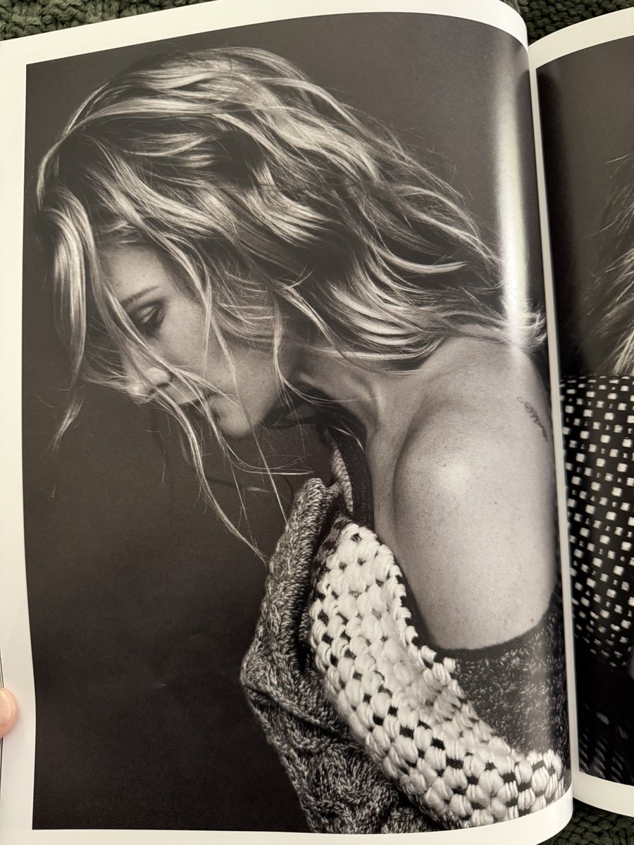 jessletoneckgrab tweet media