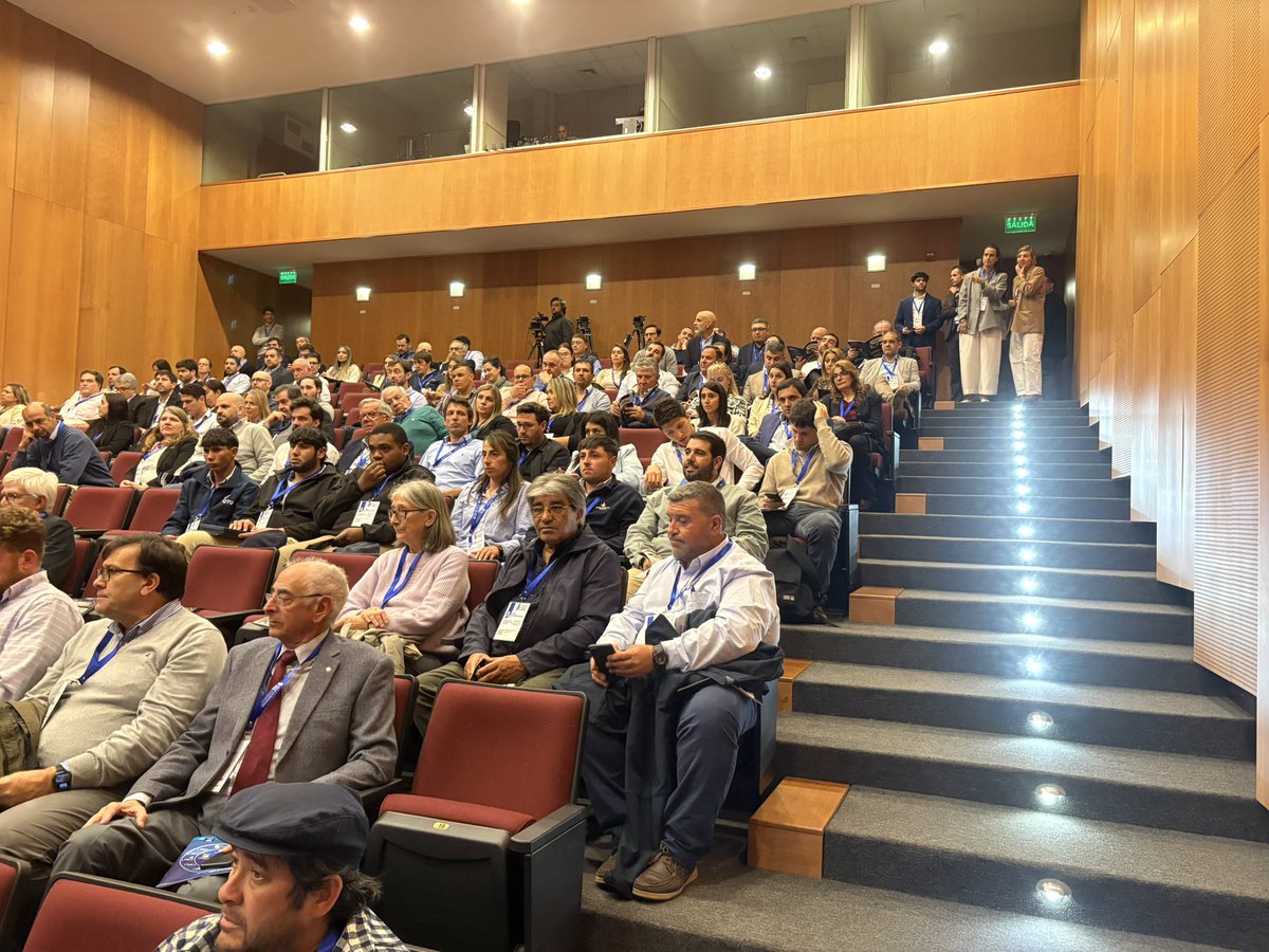 PollosdelU's tweet photo. Comienza el 3er Foro Internacional Pollos del Uruguay al Mundo, este año con el lema “Condiciones para consolidar el Uruguay País Avícola”. Gracias a todos los participantes, autoridades, técnicos, políticos, empresarios, trabajadores y proveedores de toda la cadena productiva de la carne aviar.