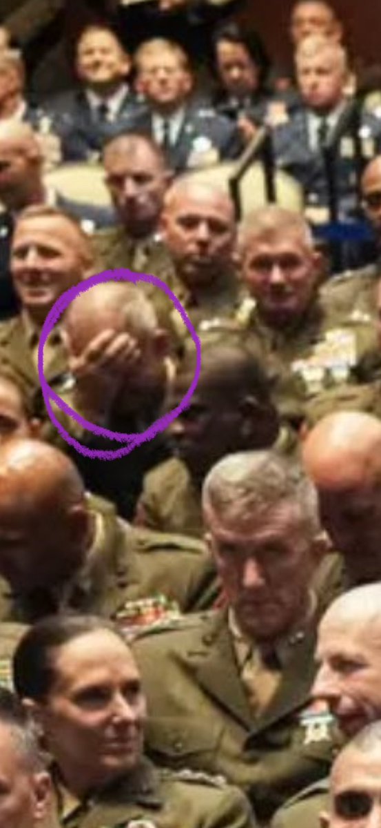 Laura Trierweiler tweet media