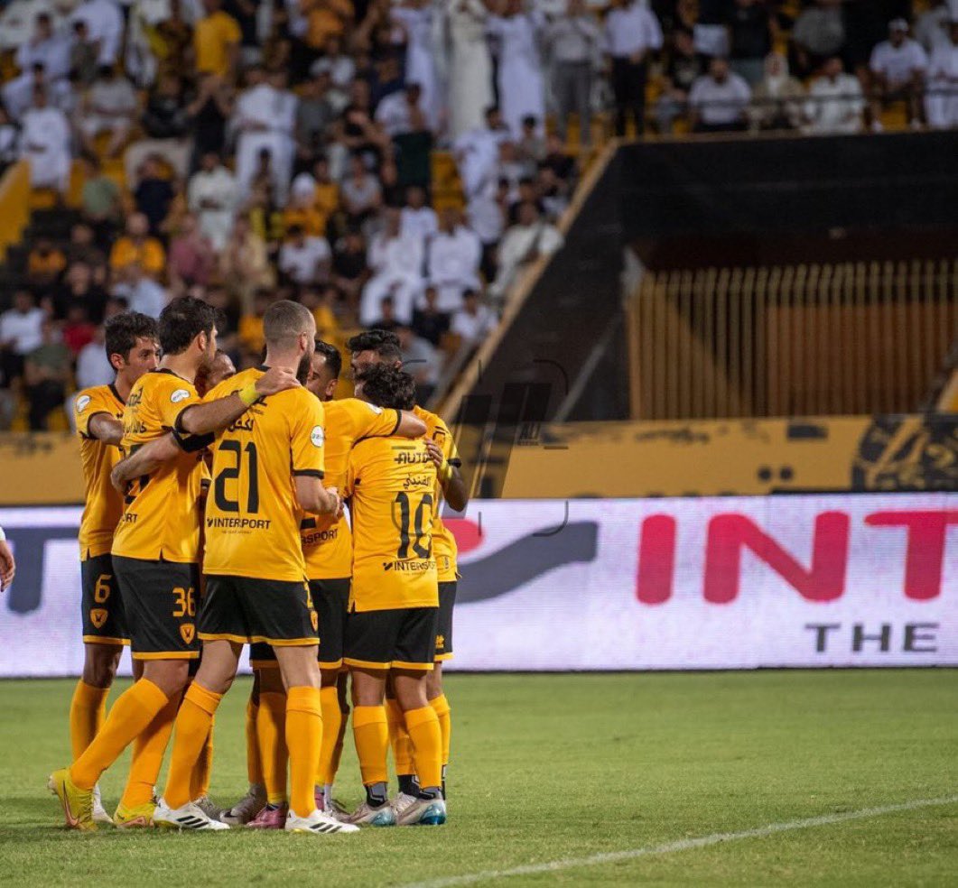 اذكرو هل أسم عدل بمباريات القادسيه اليوم 

باذن الله قادرين يخلصونها رجال الأصفر من بدايه المباره 

القادسيه بمن حضر غاب من غاب القادسيه اللليله سيحضر💛💛

#نادي_القادسيه