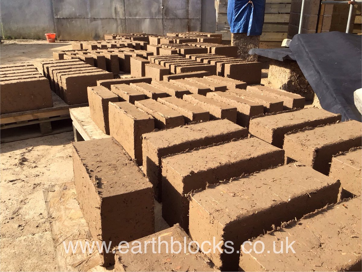 earth_blocks's tweet photo. A combination of 150mm and 100mm cob and earth blocks. UK manufacturers and suppliers of hydraulically pressed earth blocks. #cob #cobblocks #Sustainability #sustainablebuildingmaterials #ecofriendlyproducts #naturalbuildingmaterials https://t.co/YymoiruFts