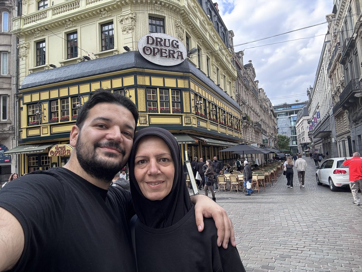 11 gün izin alıp annemi Avrupa turuna çıkardım 🤩 Almanya’dan araba kiralayıp ilk önce Hollanda bugünde Belçika’ya geldik sırada Fransa İsviçre ve tekrar Almanya var 🤩