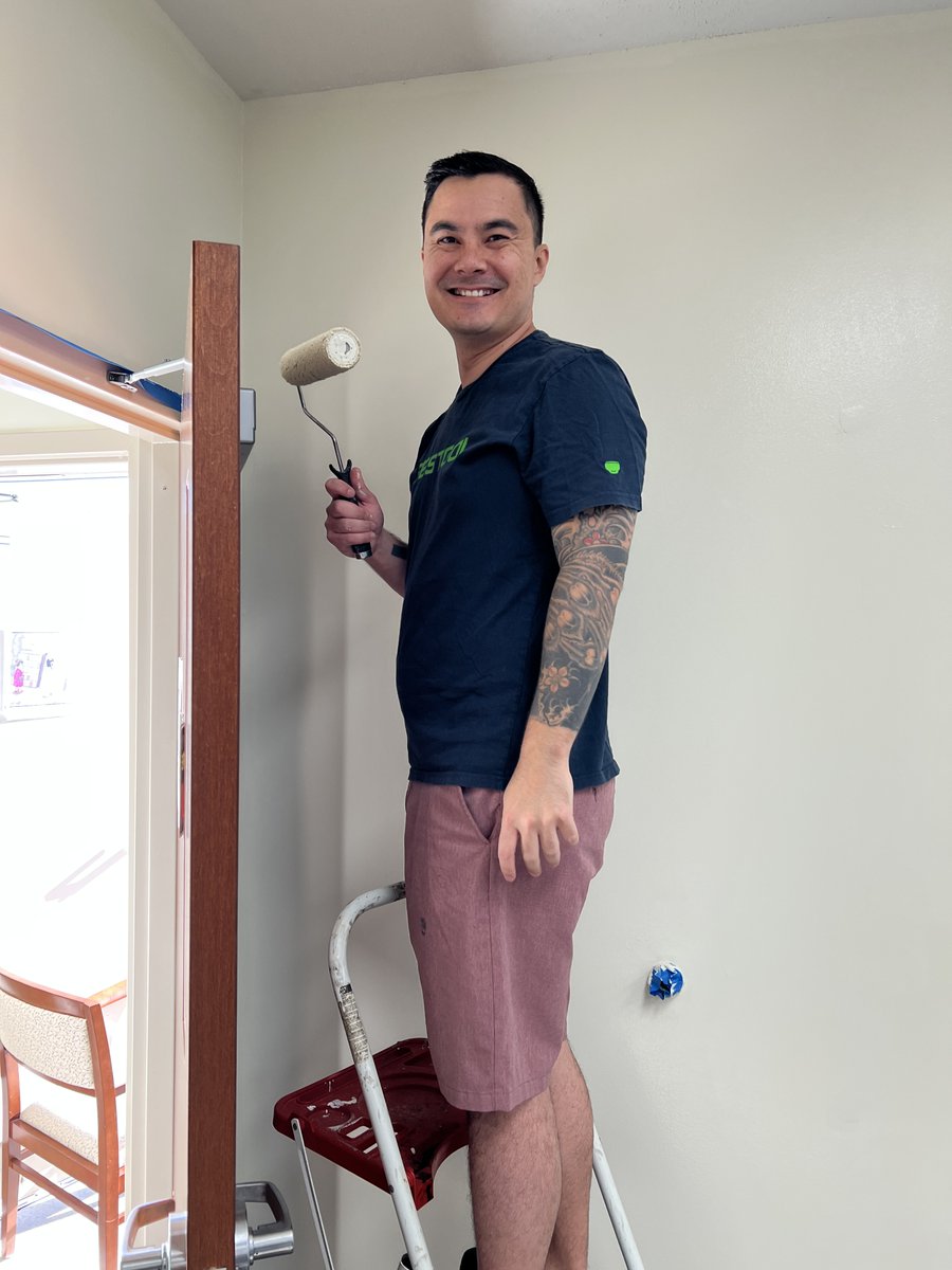 Bocoseniors's tweet image. Coffee tastes better in a freshly painted lounge.... Thank you to this amazing team from Festool - Lebanon  ☕🎨💚💙💚 Your hard work made our space shine.
#FestoolVolunteers #CommunitySpirit #FreshVibes #Thankful