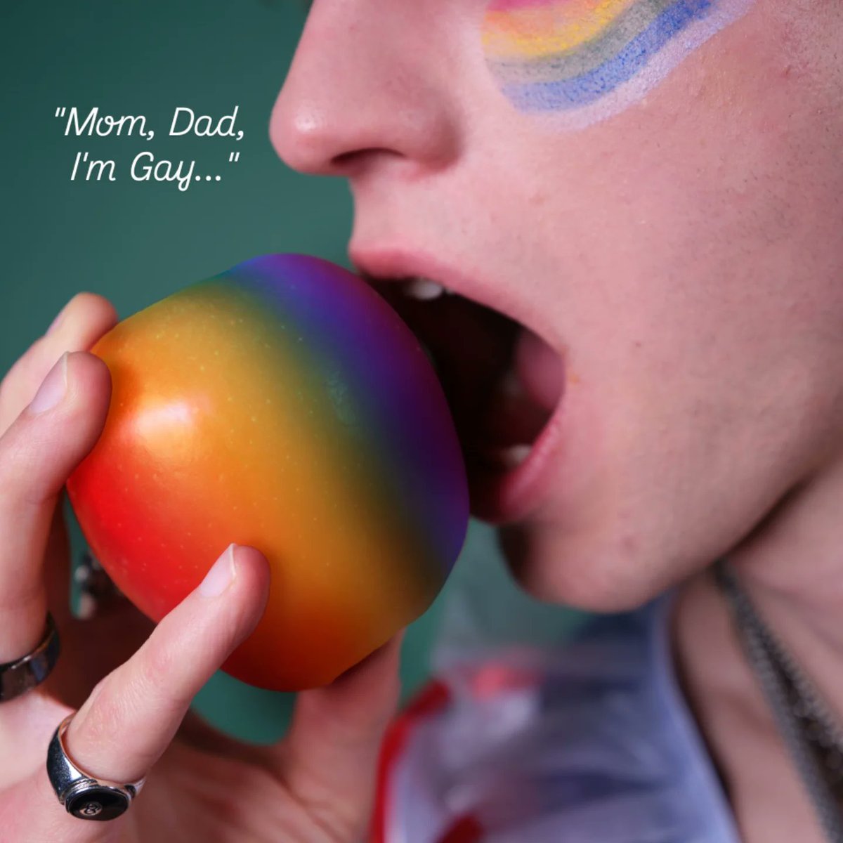 RYANNsounds's tweet photo. As you know I released my new single "Mom, Dad, I'm gay..." 

#queerartist🏳️‍🌈 #gay #imgay #beinggay #queermusic #gaymusic https://t.co/MZIplt5I9l