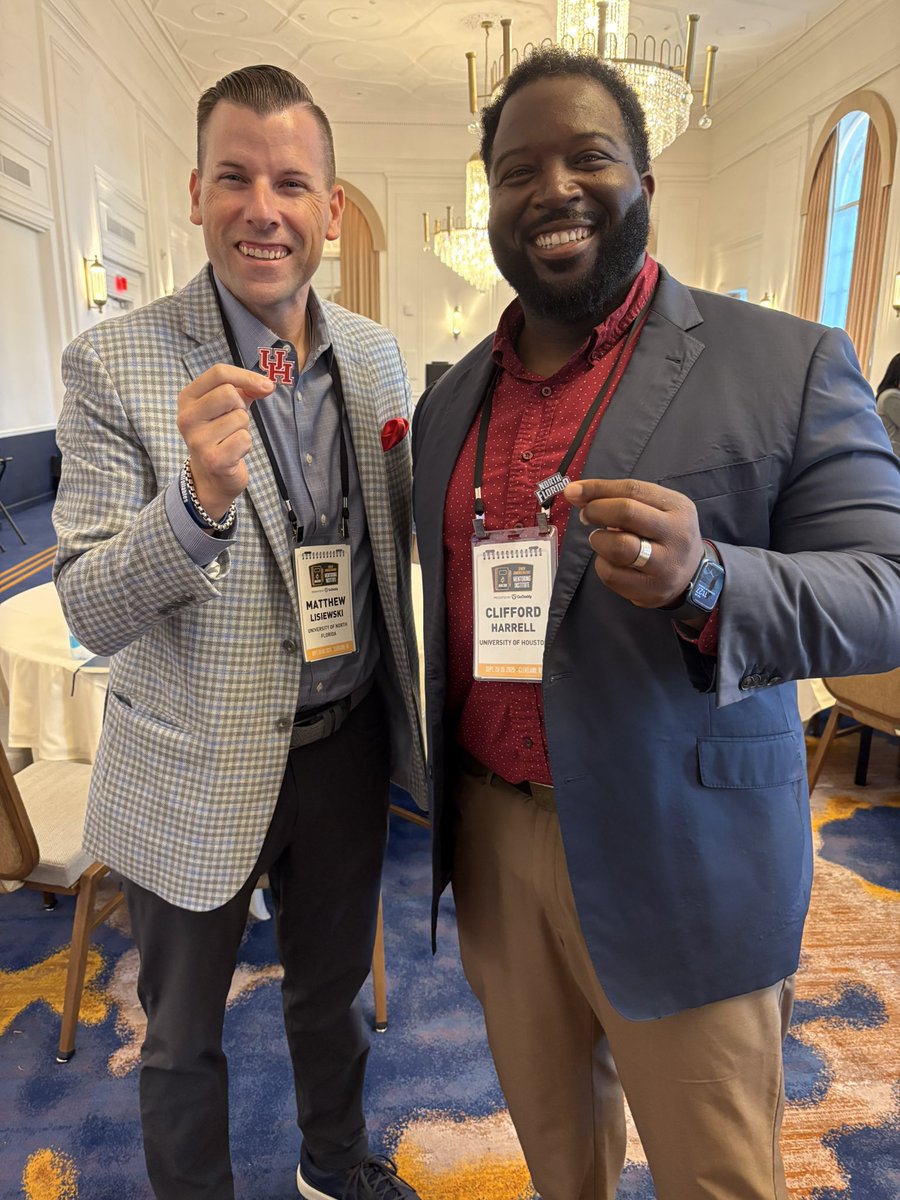 A new Mentoring Institute tradition — pin trading 🌟 
Did we just become best friends??