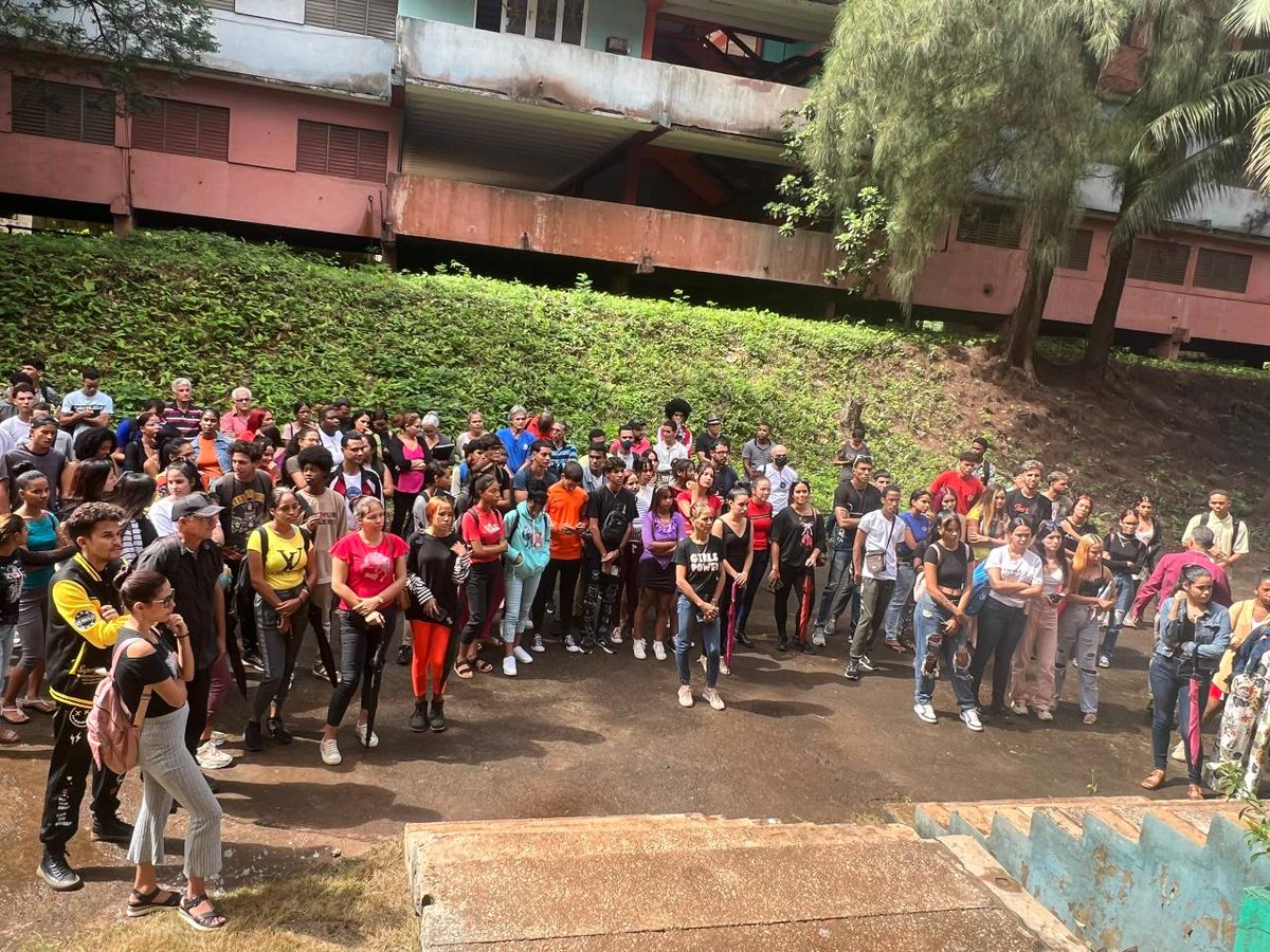 ¡Solidaridad en acción! En la Facultad de Geología y Minas, también nos unimos a la causa del pueblo venezolano con un mitin de reafirmación. Nuestros estudiantes y profesores demostraron su compromiso con la justicia e igualdad.
#CubaConVenezuela
#100AñosConFidel