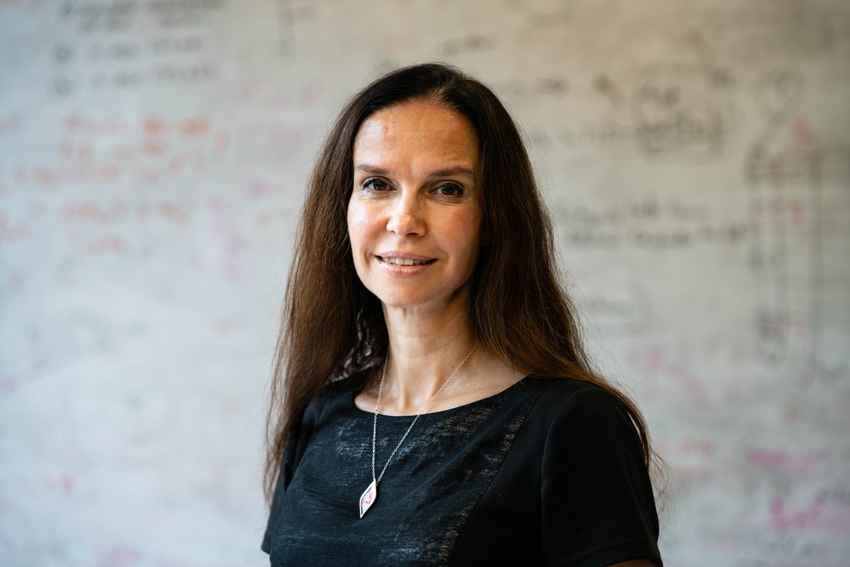 Congratulations to Muriel Médard, elected Fellow of the Royal Academy of Engineering! 👏 

Her groundbreaking work in info theory &amp; network coding is shaping the future of communication systems. 🌍💡

📅 Ceremony: Nov 18, London
🔗 bit.ly/46FlDgo