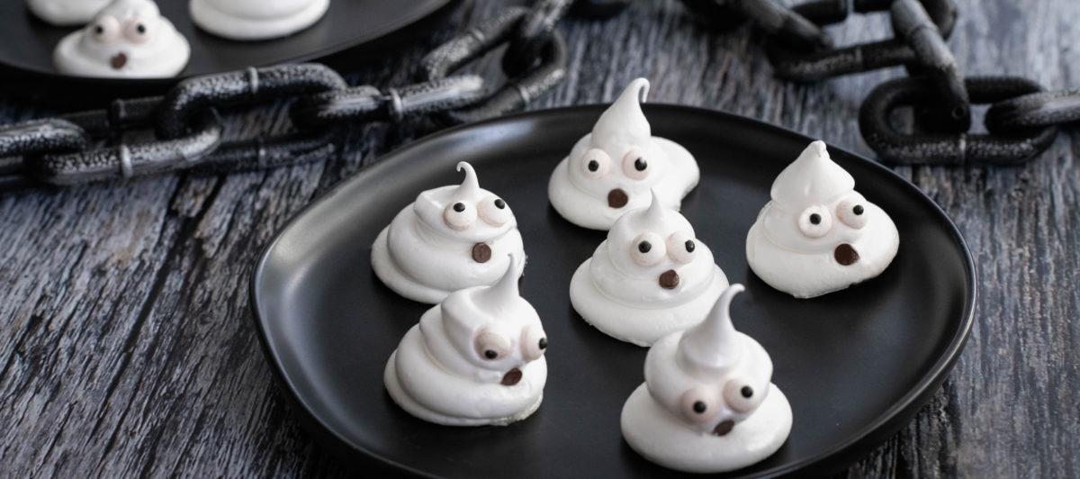 It might be #NationalGhostHuntingDay, but we won't blame you if the only ghosts you want nearby are these meringue ghosts 👀 👻 If you ARE on the hunt, don't worry; these spooky little treats can come with!

incredibleegg.org/recipes/spooky…