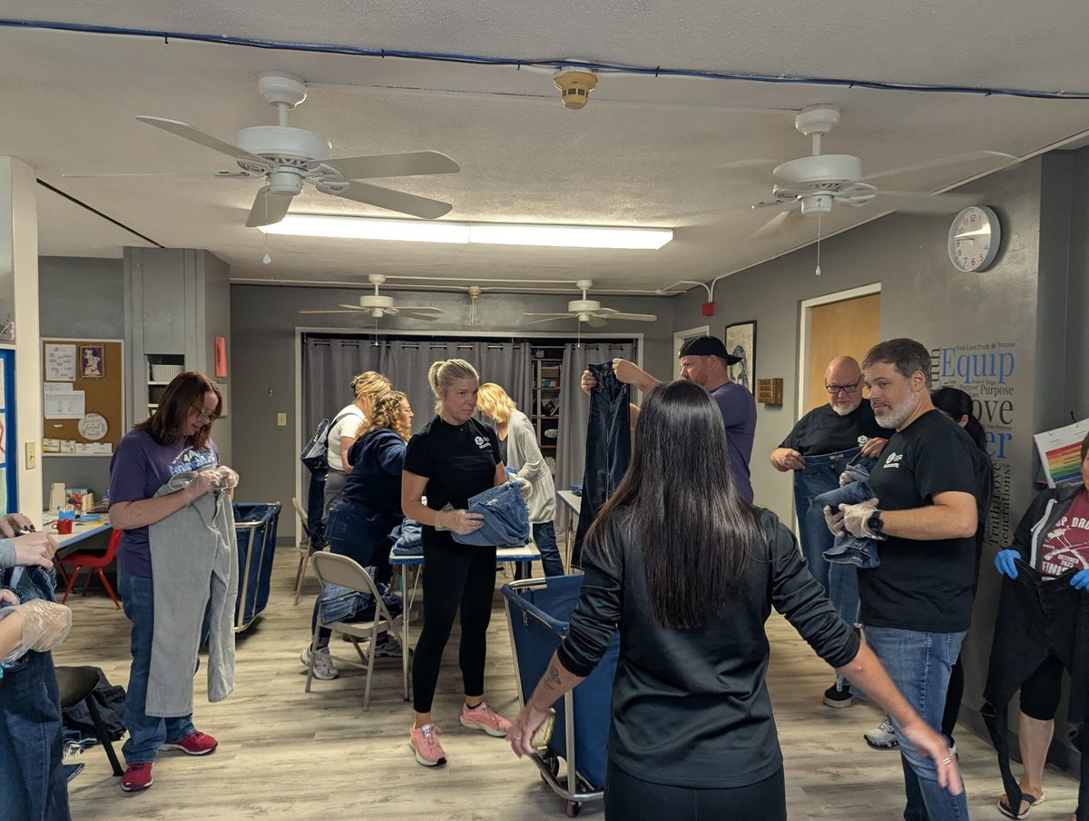 From painting walls to cooking chili and baking cookies, our Lincoln Learning team members spent the Day of Caring supporting Neighborhood North &amp; The Center. 💙💛 

#DayOfCaring #LincolnLearning