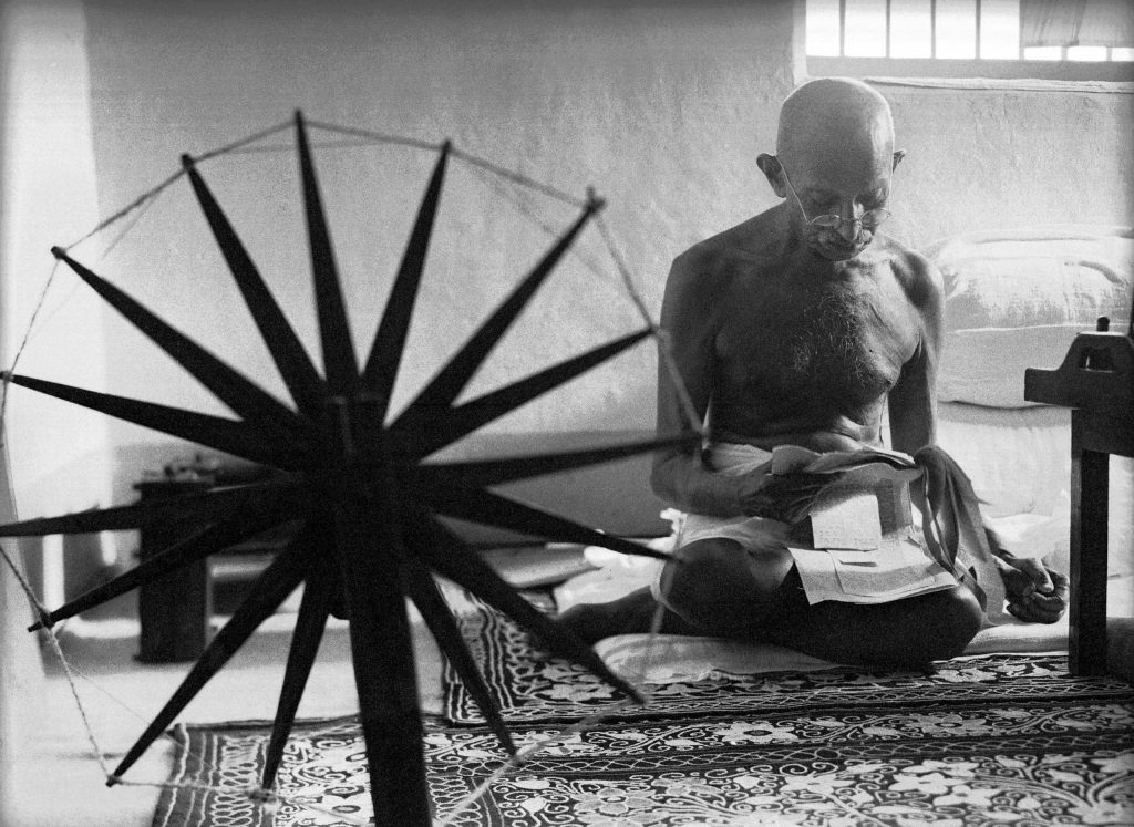 HistoryCell's tweet photo. "दशहरा केवल रावण के नाश का दिन नहीं है। यह हमारे भीतर की बुराई, अहंकार और हिंसा पर सत्य और अहिंसा की जीत का प्रतीक है।"

-महात्मा गांधी https://t.co/VVyHh3v8rt