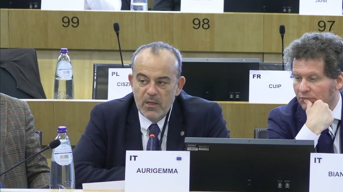 Consigli_Reg's tweet image. 📍Bruxelles | Il Presidente @antoaurigemma interviene alla #SEDEC sulla strategia #UE per start-up e scale-up.

🗣 «Le #Regioni sono motore d’innovazione. Serve più coordinamento, meno burocrazia e finanza intelligente per competere a livello globale».

#Startup #Scaleup @EU_CoR