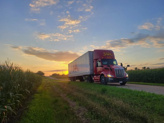 Saia_Inc's tweet photo. Golden skies over Watertown, SD. 🌅 #ispysaia

Photo Credit: Steven Knowles https://t.co/mHN6IGdfBW