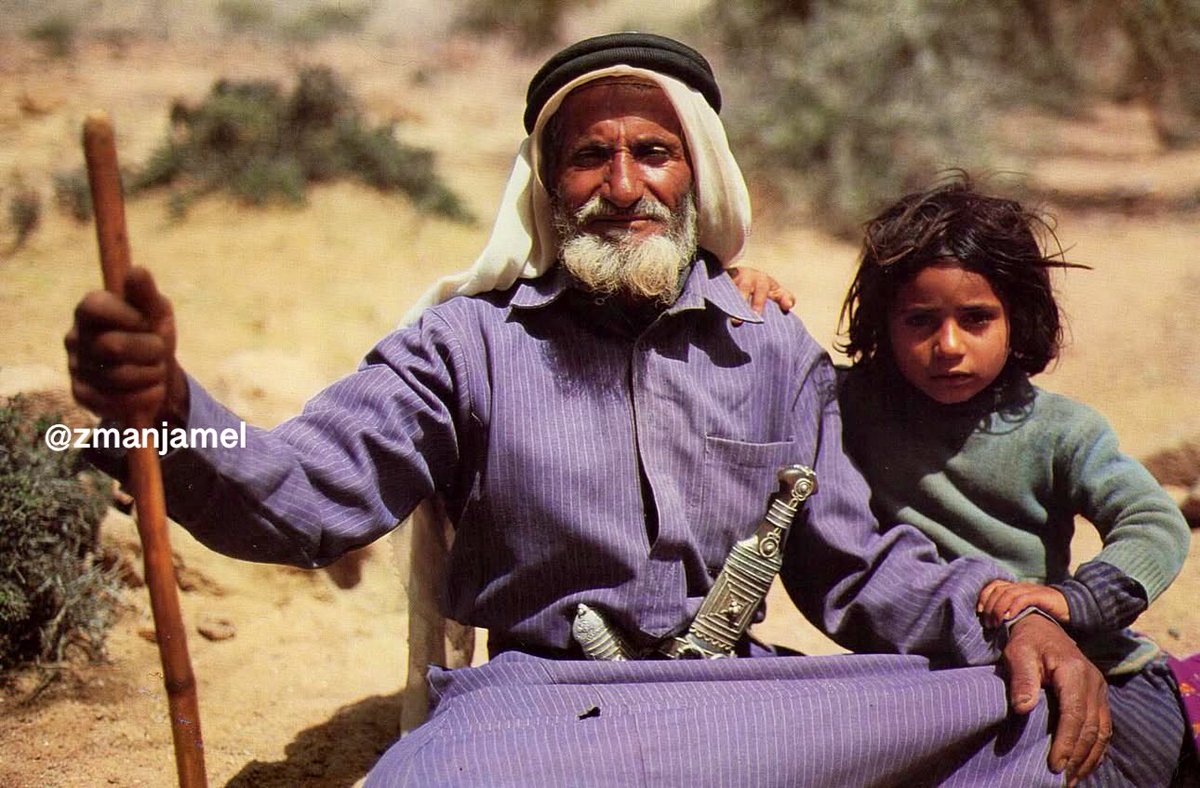 الصورة في نجران عام ١٤٠١هـ، ١٩٨١م.
#نجران
#صور_قديمة_لزمن_جميل