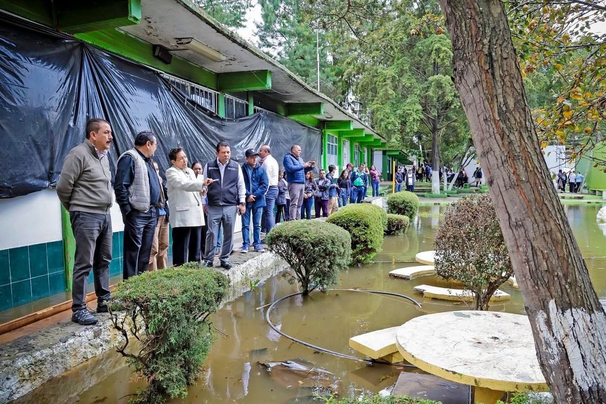El día de ayer, lunes 29 de septiembre de 2025, recibimos en nuestro plantel la visita del Mtro. Miguel Ángel Hernández Espejel 👨‍🏫, Secretario de Educación, Ciencia, Tecnología e Innovación del Estado de México; del Mtro. Carlos Alberto Salgado Treviño 📚,
