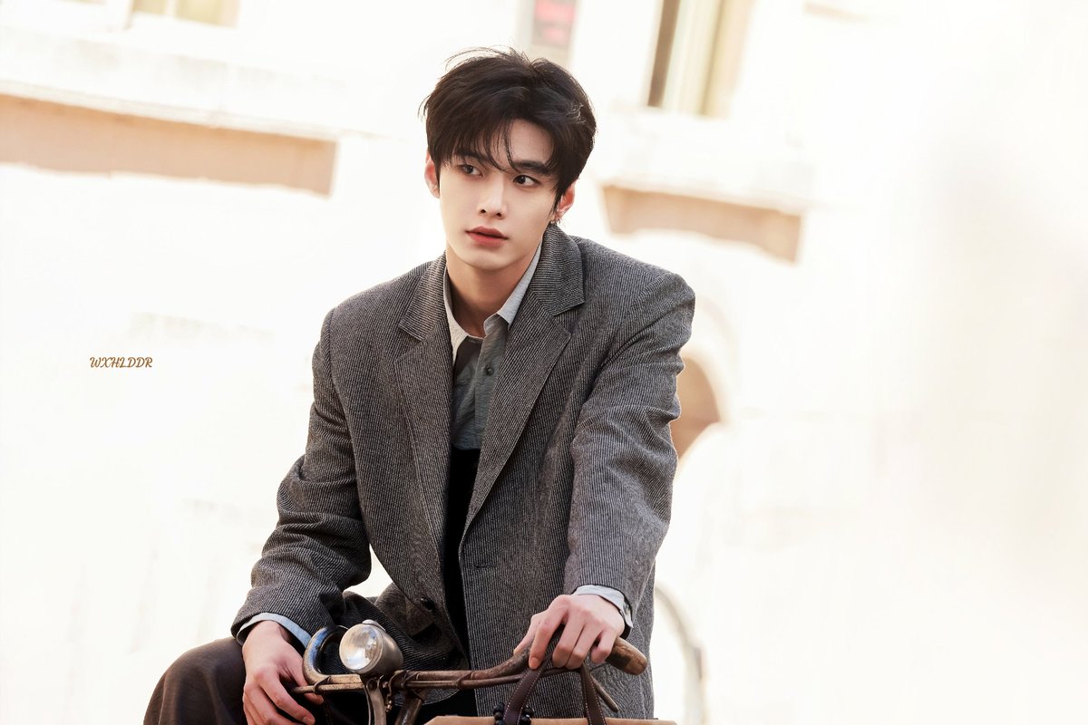 HeyuHe1khappy's tweet photo. Mr He 

#HeYu 
#何与 https://t.co/MmhJMnZU7V