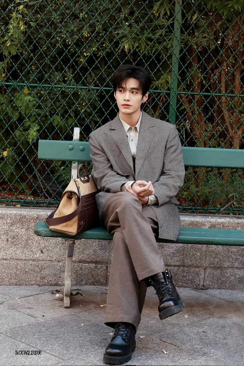 HeyuHe1khappy's tweet photo. Mr He 

#HeYu 
#何与 https://t.co/MmhJMnZU7V