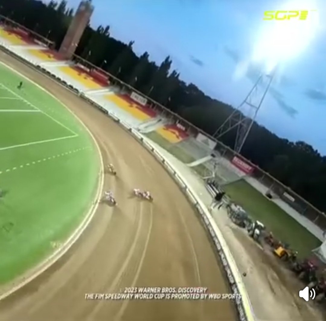 Frekwencja na mistrzostwach Słowacji

vs 

frekwencja na półfinałach mistrzostw świata