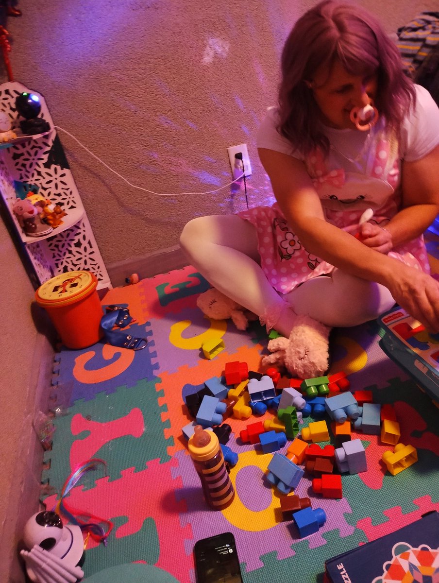 Tuve el placer de atender a esta nena en la Guarde <a href="/sheenagirlygirl/">Sheena Gurl</a> she is so cute. 
.
.DADDY <a href="/abdlmarck/">Dlmarck</a>
.
#abdl #servicioguarde #servicioabdl #laguarde #laguardecdmx #diaperlover #sissy #sissygirl #adultbaby #playground #abdlmexico #diapermexico #SISSYGIRL