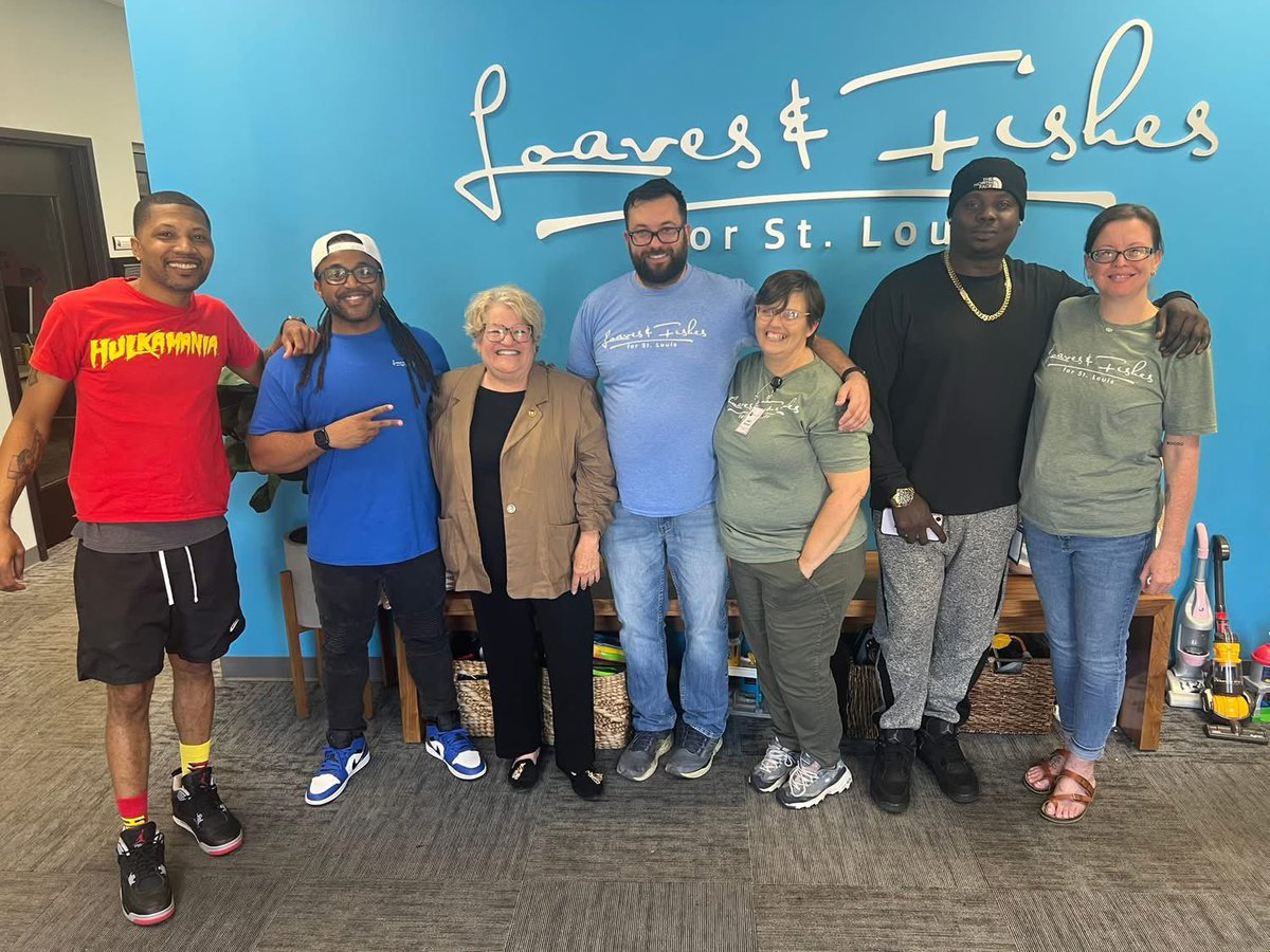 steinmetzHD87's tweet photo. Earlier today I toured Loaves & Fishes in Maryland Heights with my staff & friends from the 87th. Their team provides shelter, food, utility help & more to neighbors in need. 💙 Join us this Friday for their trivia night—info at https://t.co/Pyv60UymlC! #conniecares #HD87 https://t.co/D9Uvuc00He