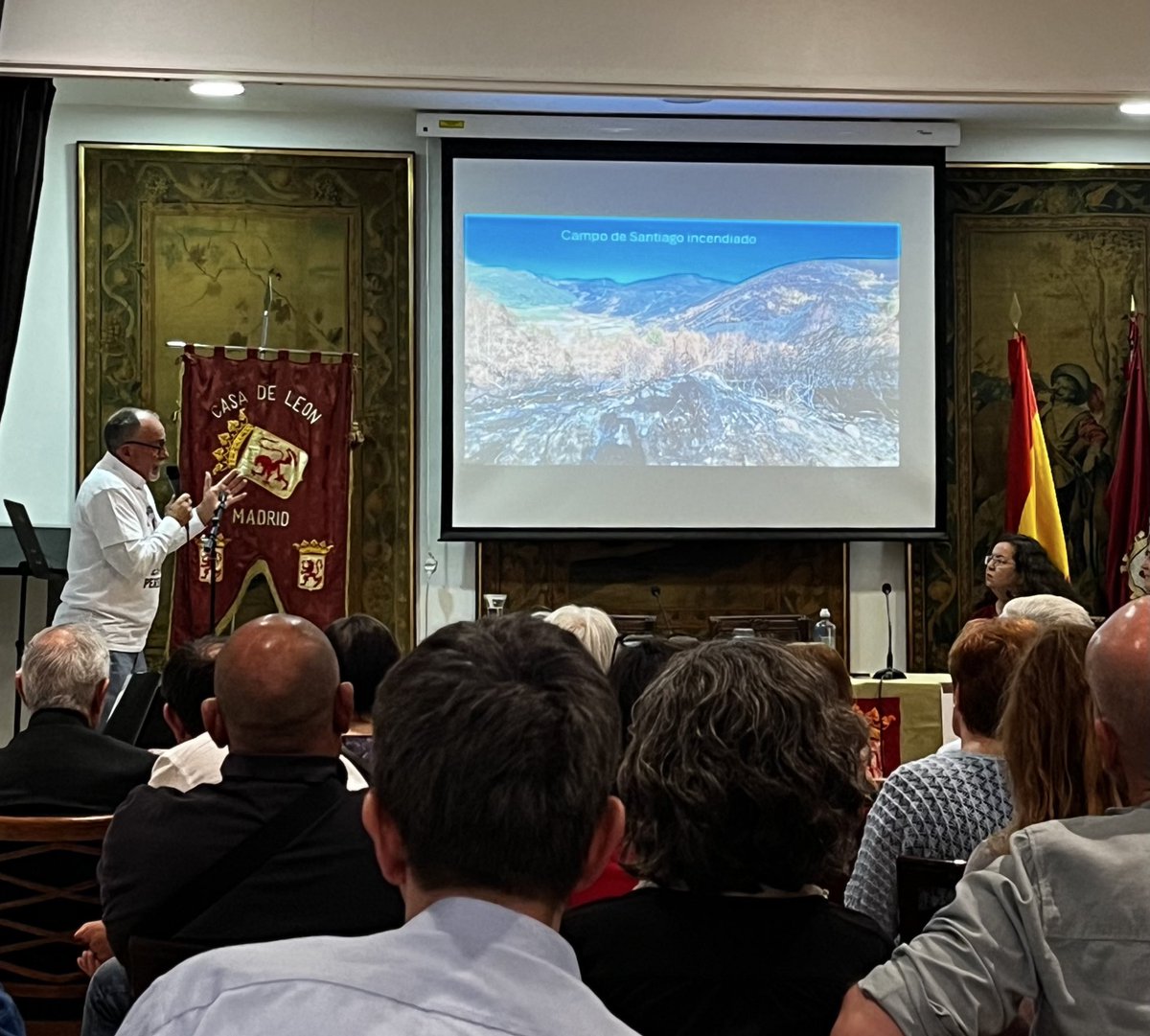 “Todos somos responsables porque no nos han enseñado a cuidar la biosfera”. <a href="/CasaLeonMadrid/">Casa de León en Madrid</a> #zarpazoalosincendiosdeleon