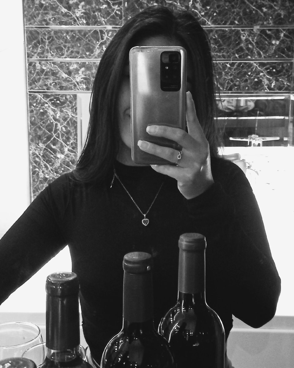 Una habitación, vino, jacuzzi… y mi cuerpo listo para el pecado😈🍷💦¿Qué creen que hice anoche?🔥🍑

#curvy #swinger #bigbooty #culona #Onlyfans #sexy #latina