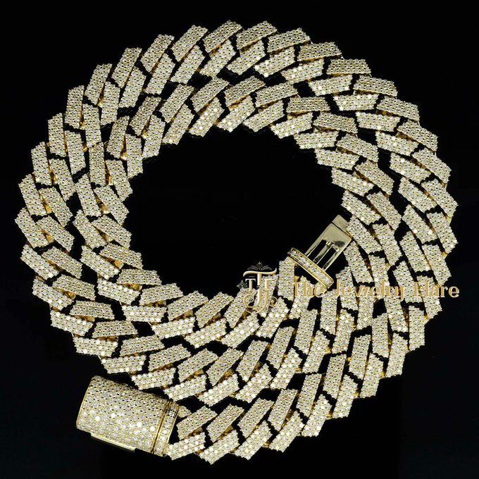 petrova60312's tweet image. Custom Chain - Brilliant Round Moissanite Cuban Chain  Shine bold with our moissanite custom chain.  
Visit now: thejewelryflare.com/collections/cu… 
#CustomChain #CubanChain #GOLD #goldchain #CubanLinkChain #Emmys #vikingsvsfalcons #cubanchain #moissanitechain #moissanitediamond