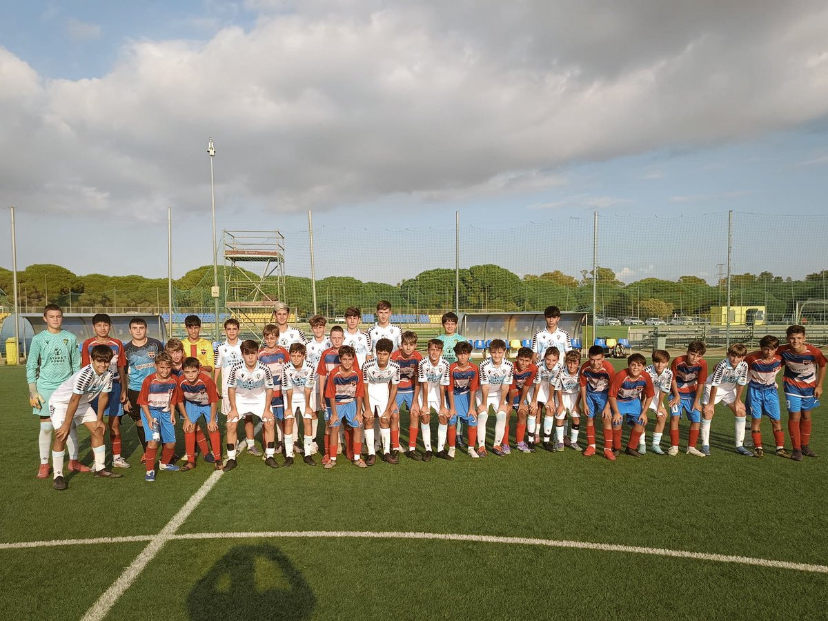 🤝 Esta tarde se ha disputado en la ciudad deportiva un partido amistoso entre el Infantil de la UD Tarifa, club conveniado, y una selección de jugadores procedentes de distintos equipos conveniados de la provincia, como parte del programa de captación. 💛