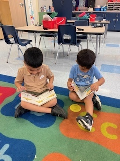 hoodcase97's tweet photo. Prek  participated in our Read In today! #Read3ReadIn #HEB https://t.co/6lrIvEhL0f