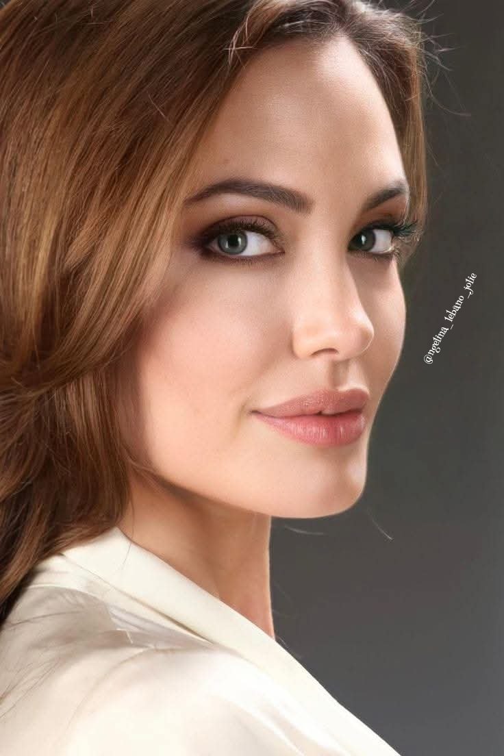 jolieaddict1's tweet photo. #AngelinaJolie https://t.co/l66bjBx9mz